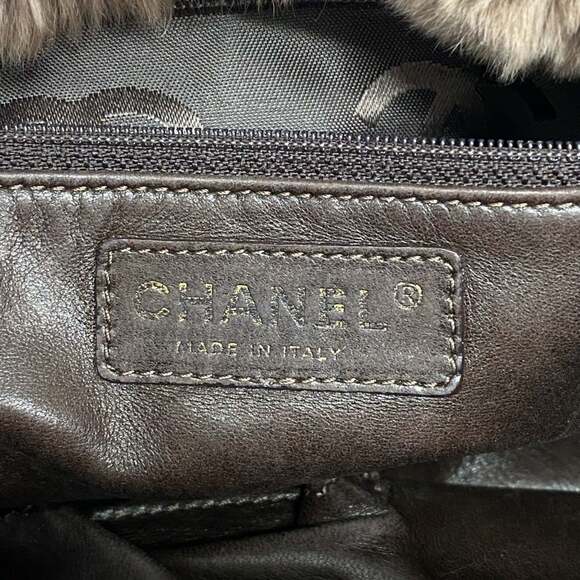 CHANEL Brown Shoulder Bag - Picture 5 of 13